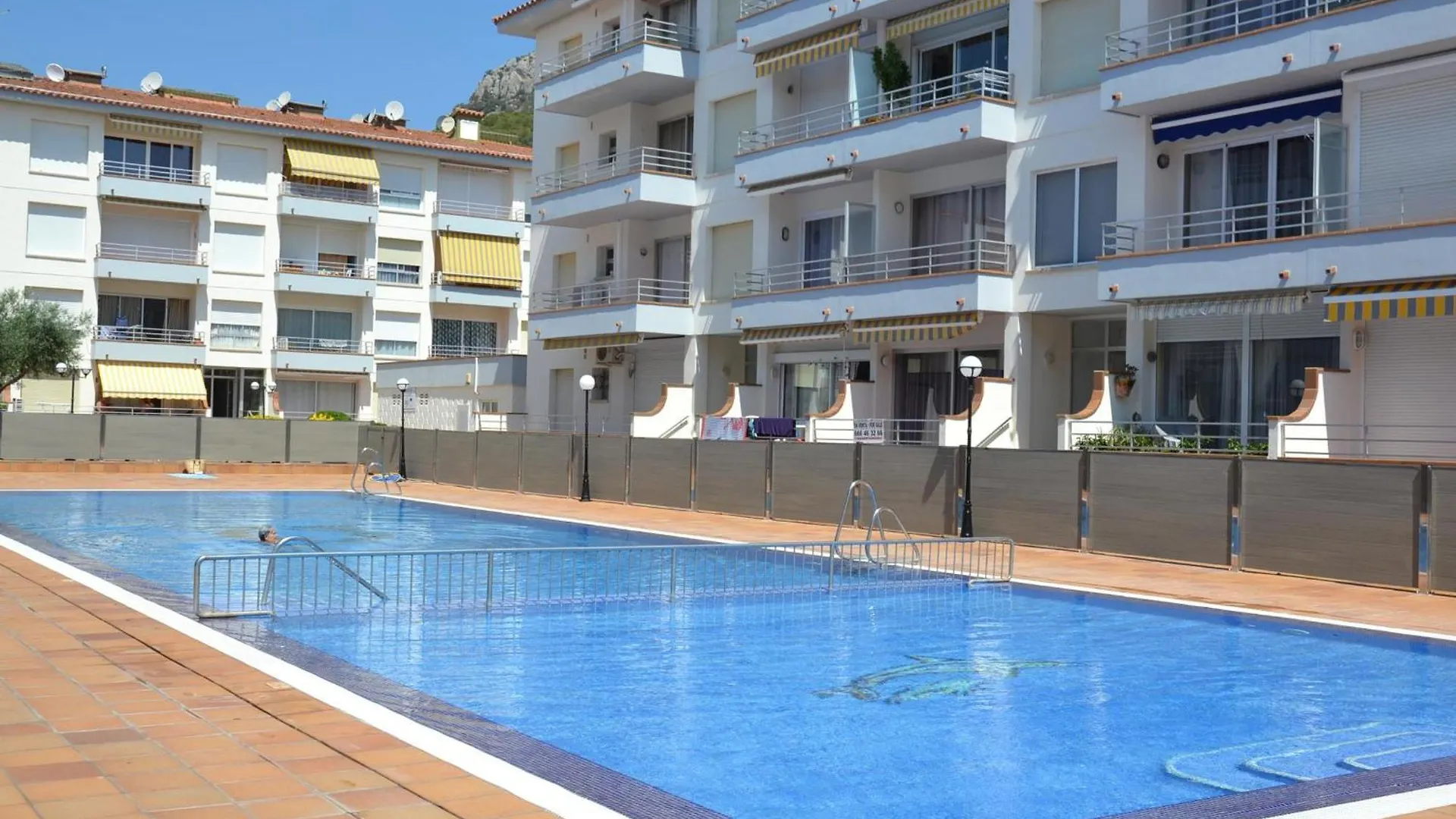 Apartamento Soleado Con Piscina Cerca De La Playa Y Del Centro En L'Estartit - Es-323-18