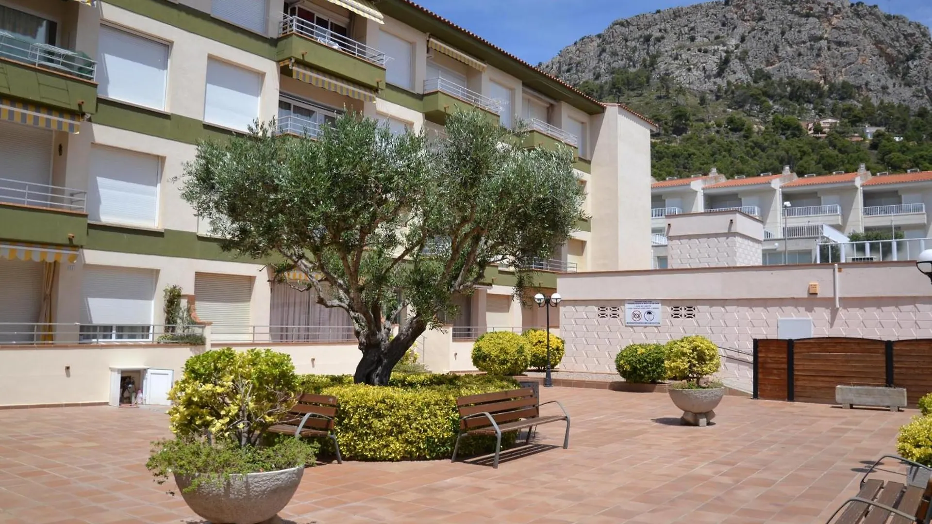 Apartamento Soleado Con Piscina Cerca De La Playa Y Del Centro En L'Estartit - Es-323-18 0*,